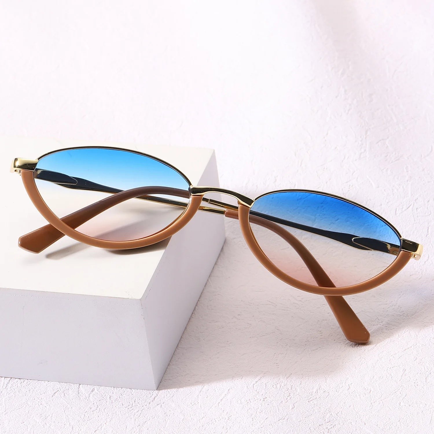 Zoe Cat Eye Sunglasses - detail